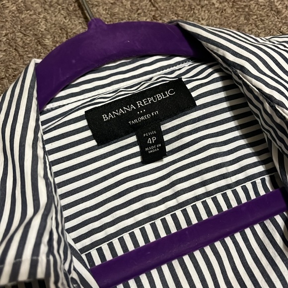 Banana Republic Button Down Shirts. 💕 - Picture 5 of 9
